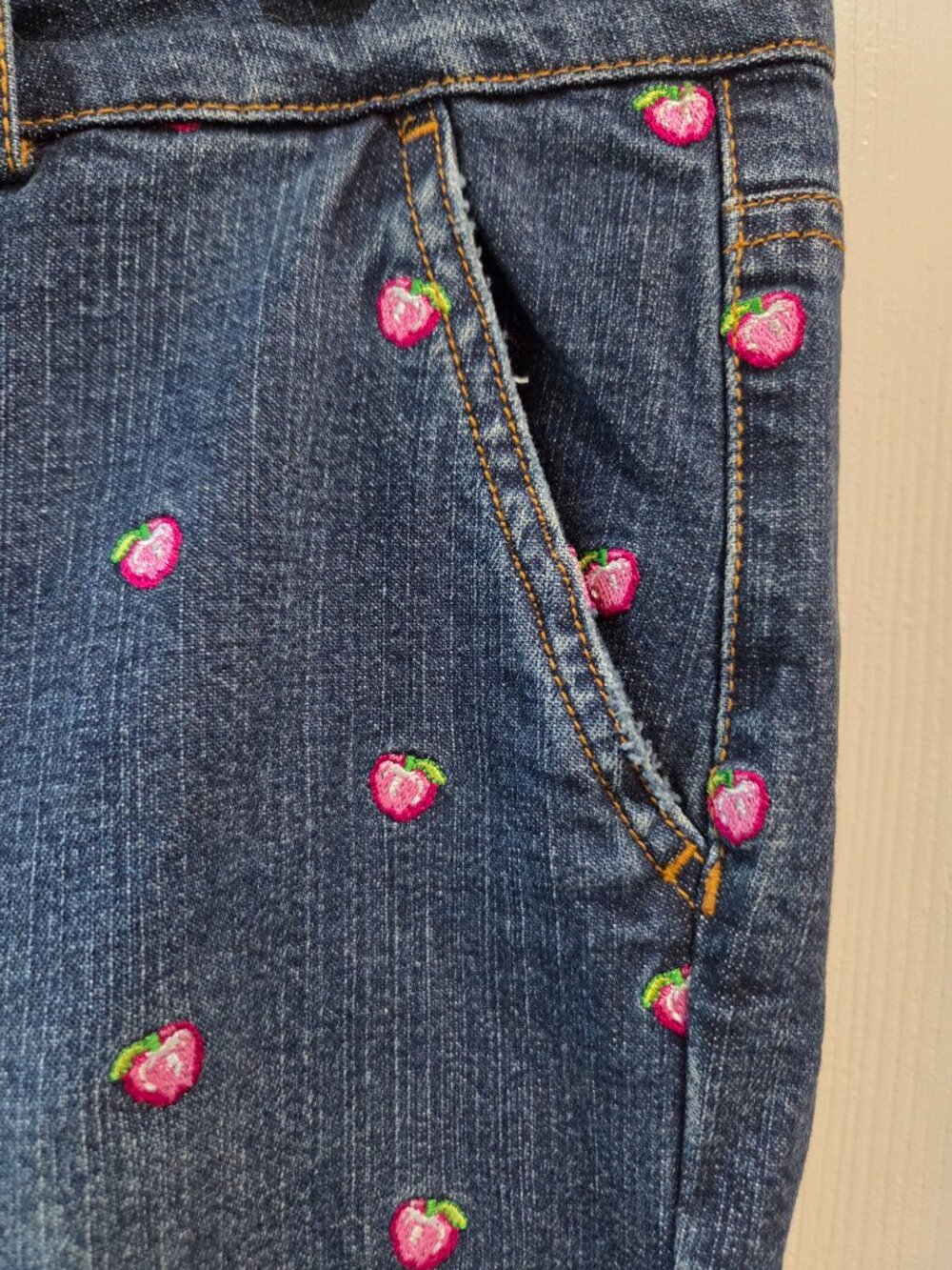 Lilly Pulitzer Women's Jeans Size 14 Embroidered Apple Blue Denim Stretch Capris - Picture 2 of 7